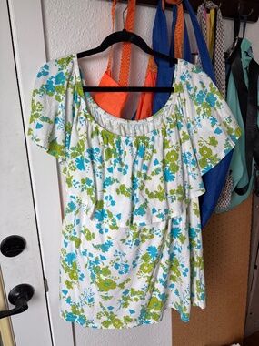 Spring flower print off the shoulder style blouse. 22/24 Roaman's